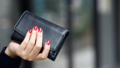 NIJE CRVENI: Da li znate u kojoj boji treba imati novčanik da bi bili bogati, a koji treba da izbegavate?