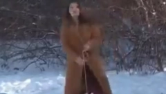 "AAA, UBIĆU DECU, BEŽI!" Voditiljka Pinka u programu uživo  sela na sanke, pa napravila karambol