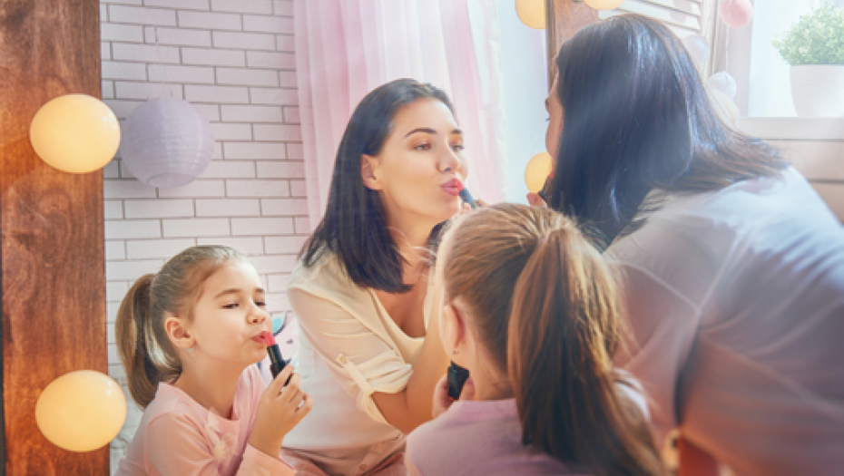 MAJKE OD DEVOJČICA PRAVE STARLETE Lečeći svoje komplekse, plaćaju im čak i ove tretmane koje ne rade ni sve odrasle žene