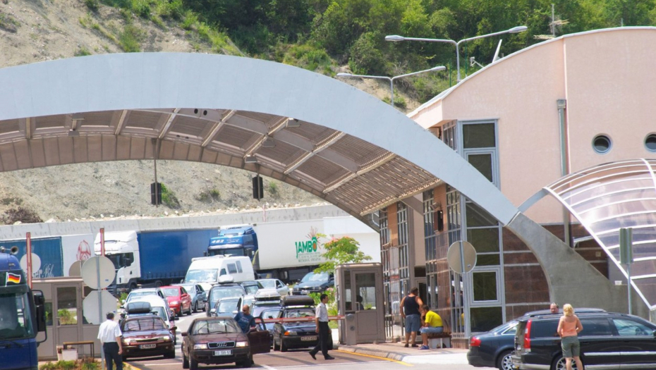 HRVATSKI CARINICI MALTRETIRALI SRBINA NA BOŽIĆ Uzeli su mu pasoš, nisu hteli ni da pričaju sa njim!