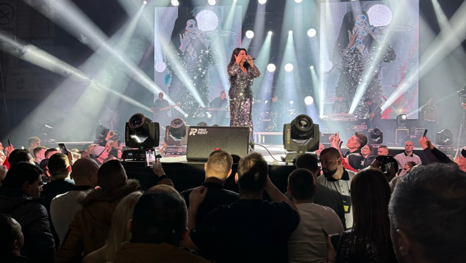 Dragana Mirković emotivno otpočela turneju u Tuzli: Dosta je suza, vreme je za pesmu