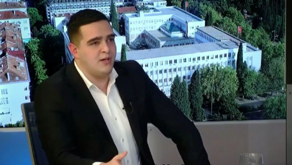 TEŽAK INCIDENT U PODGORICI! Kamenovan stan odbornika koji često kritikuje kriminalne pojave u crnogorskom društvu