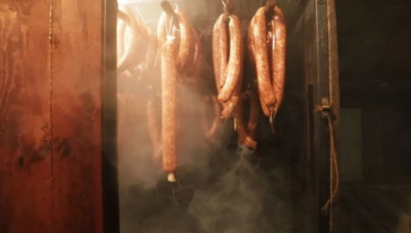 POVLAČI SE KOBASICA HRVATSKOG PROIZVOĐAČA Opasna je po zdravlje!