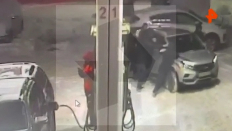 DILER UMALO UKRAO POLICIJSKI AUTOMOBIL Pobegao i sakrio se u kontejner, ali nije imao sreće (VIDEO)