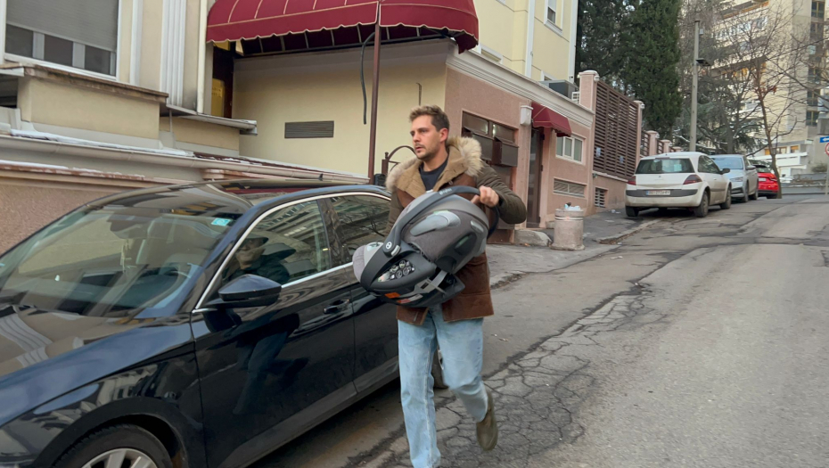 BIKOVIĆ DOŠAO PO SINA! Miloš uhvaćen ispred porodilišta, spreman da vodi naslednika kući