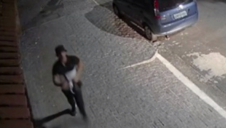 ZVICEROV PLAĆENIK TRČAO ULICOM BEZ MASKE Ubica škaljarca iz Pančeva sam sebe odao policiji (VIDEO)