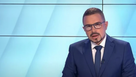 ŠOLAKOV NOVINAR OTIŠAO U KNIN DA GLEDA KAKO SE SLAVI ''OLUJA'', NAPRAVIO PRILOG, PA NASTAVIO TURNEJU PO ''LIJEPOJ NJIHOVOJ''! (FOTO)