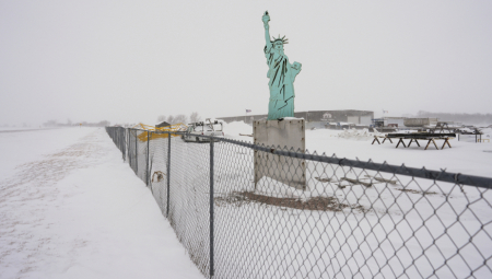 ZIMSKA KATAKLIZMA OKOVALA AMERIKU Temperature od -33 i sneg sa grmljavinom PARALISALI ove države