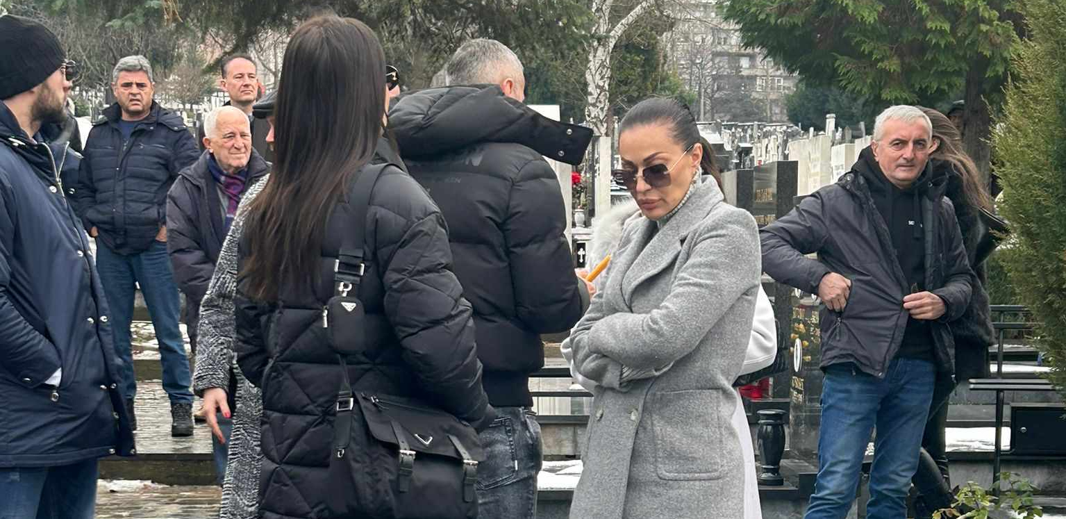 STIGLE CECA I ANASTASIJA NA POMEN ARKANU Na groblju se pojavila i žena koja je u vreme njegovog ubistva bila u hotelu!