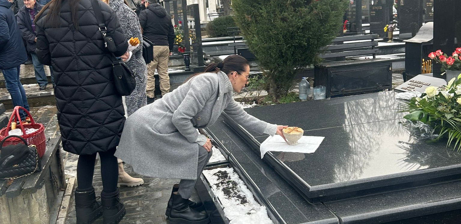 CECA JE MISLILA DA OVAJ DETALJ NIKO NEĆE PRIMETITI Ražnatovićka iskeširala skoro milion dinara za ovaj komad, šok!