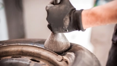 NEVIĐENI BEZOBRAZLUK! Vulkanizeri prvo probuše gume, pa nude usluge