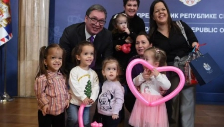 "DRAGA DECO... HVALA VAM!" Vučić se obratio roditeljima i deci oboleloj od teških bolesti, ima MOĆNU PORUKU za sve