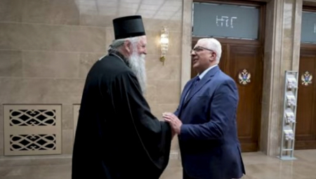 Andrija Mandić poželio dobrodošlicu Mitropolitu Joanikiju u Skupštini Crne Gore