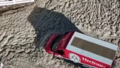 LJUDI TRLJAJU OČI I NE VERUJU? Nakon oluje skoro ceo grad prekriven ovom pojavom (FOTO)