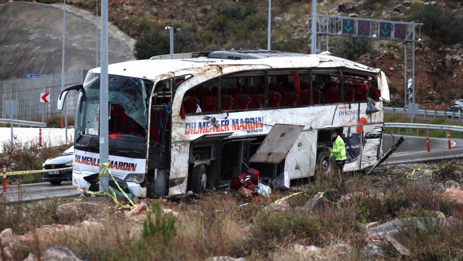 PREVRNUO SE AUTOBUS, IMA MRTVIH Najmanje 9 žrtava u Turskoj - JEZIVE SLIKE SA LICA MESTA (FOTO)
