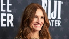 RODILA JE TROJE DECE, A NIKO NE BI REKAO DA JE U ŠESTOJ DECENIJI  I 34 godine nakon titule najlepše, opčinjava