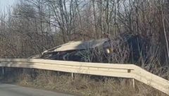 ŠLEPER UDARIO AUTOMOBIL, SLETEO SA PUTA I PREVRNUO SE Jezivi snimak nesreće kod Šapca (VIDEO)