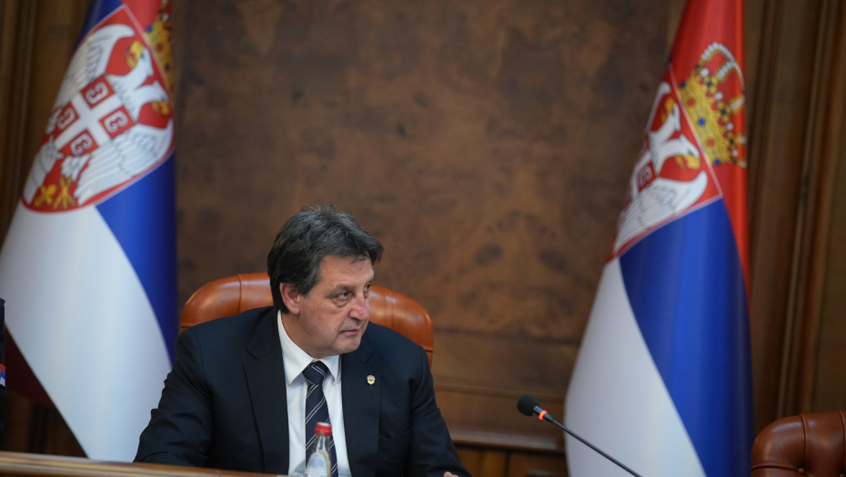 MUP RADI NA UTVRĐIVANJU UZROKA TRAGEDIJE Ministar Gašić obišao Trajal u Kruševcu