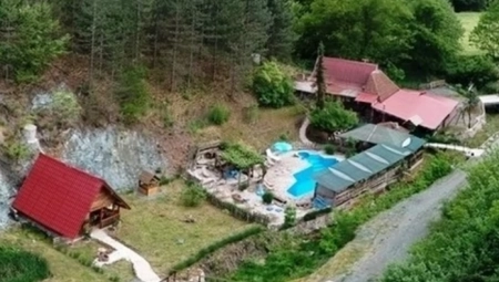 GORANOV OGLAS ZAČUDIO SRBIJU: Daje dve kuće, bazen, čak i izvorsku vodu za 88.000 evra! Ni to nije sve!