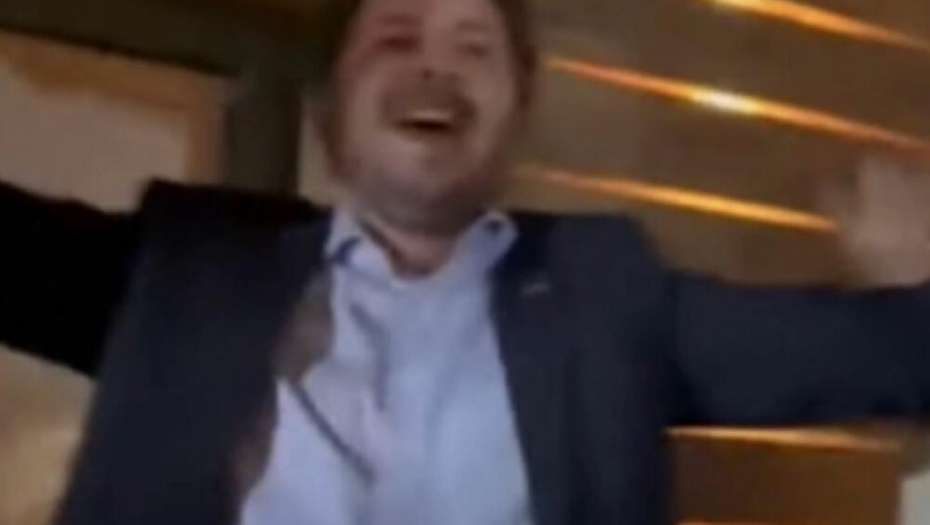 "NE POMAŽE VODA MAJKO..." Pogledajte kako je Dritan na Jahorini celu kafanu digao na noge (VIDEO)
