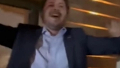 "NE POMAŽE VODA MAJKO..." Pogledajte kako je Dritan na Jahorini celu kafanu digao na noge (VIDEO)