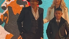 PRE "NEDELJE" JE PEVAO I PRODAVAO RUŽE NA ULICI Dečaka Alena život nije mazio, ulogu malog Džeja dobio zbog slučajnog susreta u Skadarliji