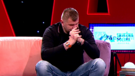 DUGUJEŠ MI 10.000 EVRA, NEMAŠ NIŠTA, ŠTA DA TI UZMEM! Isplivale nove skandalozne prepiske Marka Janjuševića, završio i u bolnici!