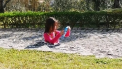 AU, NIŠTA VAM NEĆE BITI JASNO! Optička iluzija bacila u rebus korisnike mreža: GDE JOJ JE TELO? (FOTO)