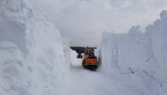 PUTARI IMAJU PUNE RUKE POSLA Planina promeni ćud za pet minuta, zavejana Golija (FOTO)