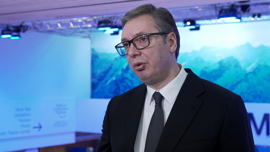 PRIVIĐAM IM SE UVEK Vučić: Bio sam u Davosu, ne u Beogradu, moj posao je da radim za Srbiju (VIDEO)