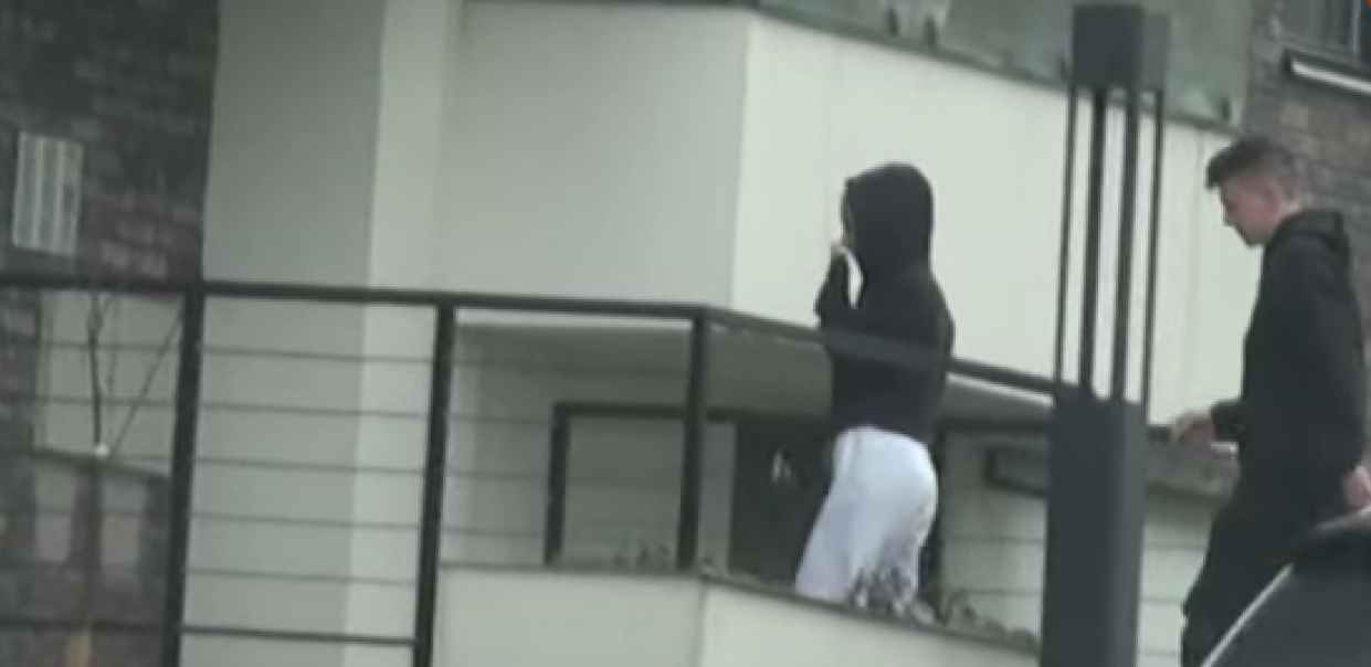 NISU USPELI DA POBEGNU KAMERAMA Džehva u javnosti sa novim dečkom, ovaj detalj nikome nije promakao