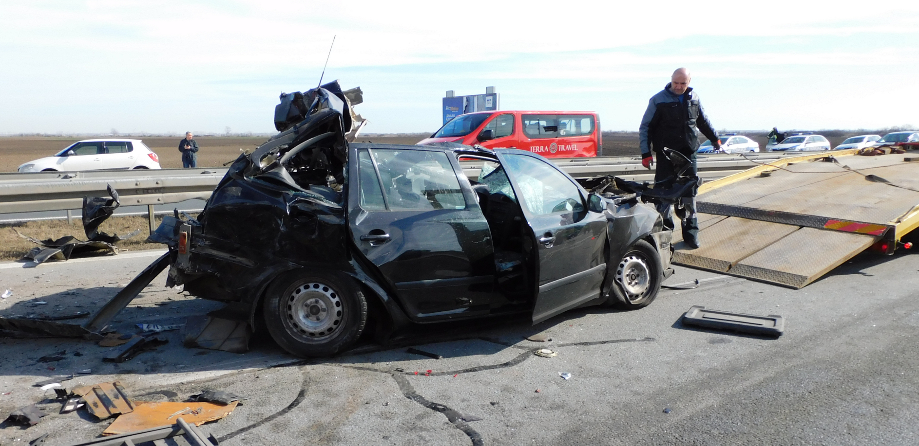 STRAŠNA TRAGEDIJA KOD ŠIDA Automobil sleteo u kanal - dve osobe stradale!