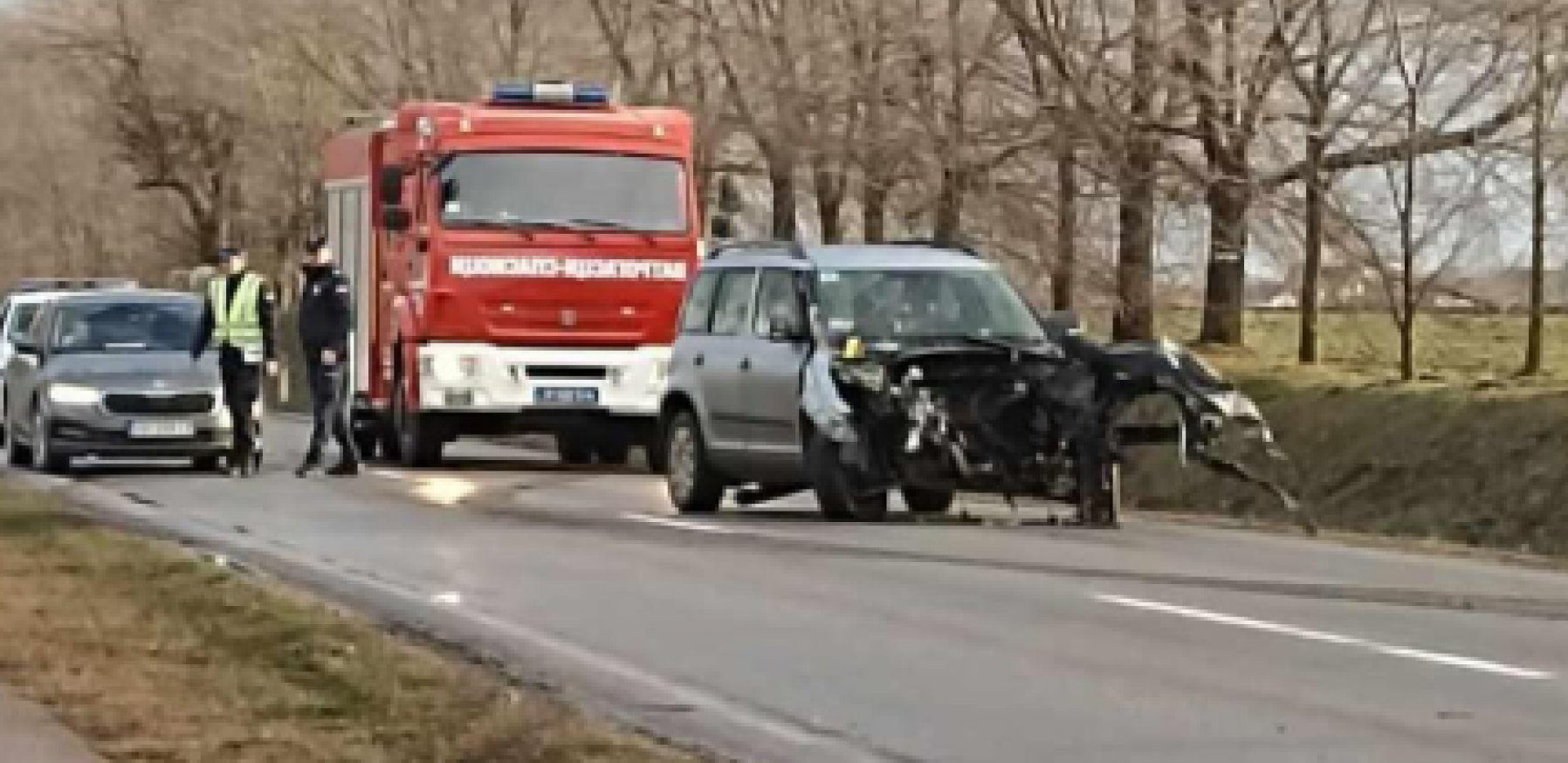 UŽAS KOD BAČKE TOPOLE! JEDAN MRTAV, VIŠE TEŠKO POVREĐENIH Teška saobraćajna nesreća, hitne službe na terenu (FOTO)