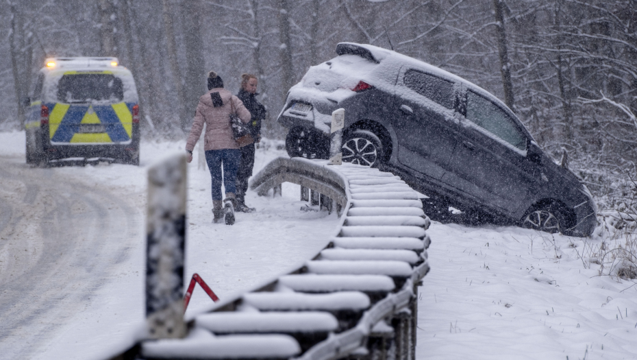 SNEG NAPRAVIO HAOS U EVROPI Gore meteoalarmi, veliki broj udesa