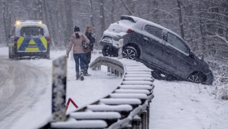 SNEG NAPRAVIO HAOS U EVROPI Gore meteoalarmi, veliki broj udesa