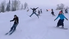 OVAKVO VENČANJE NISTE VIDELI Nema kolone automobila, ni sirena, a svi svatovi jure mladu!