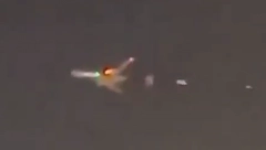 ZAPALIO SE AVION TOKOM LETA Gori nebo (VIDEO)