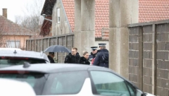 BRAĆA POGINULE PEVAČICE UTUČENA Stigli u selo da isprate sestru na večni počinak, suze i bol u očima!