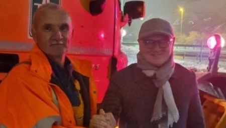 " VEĆ JE POSUTO SKORO 100 TONA SOLI"  Vesić obišao radnike koji čiste auto-puteve i brze saobraćajnice (VIDEO)