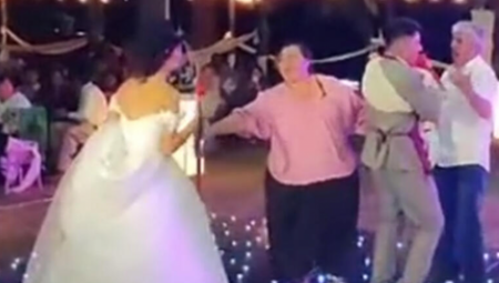 SVEKRVA NAPALA SNAJU TOKOM PLESA Isplivao snimak sa svadbe, razlog sukoba bizaran (VIDEO)