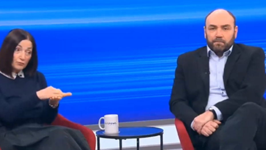 NAPRAVILI SU ATMOSFERU DA JE SVE ŠTO IMA PREDZNAK "SRPSKO" - ODVRATNO! Smajlović "razvalila" opoziciju