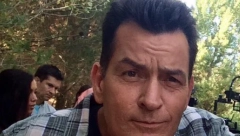 ZVEZDA SERIJE "DVA I PO MUŠKARCA" POSTAJE SAMOHRANI OTAC? Čarli Šin podneo zahtev o starateljstvu blizanaca, evo šta očekuje od bivše žene