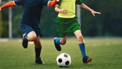 VIC DANA Igra Perica fudbal s drugovima po kiši...