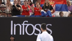 NOVAK JE BOLJI OD FEDERERA Moćne poruke navijača u Melburnu: Svi vide Đokovića na tronu