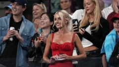 NEPRIJATNO ISKUSTVO ZGODNE "BARBIKE" Devojka Đokovićevog rivala doživela da je navijači pipkaju i hvataju na utakmici, sve je opisala (VIDEO)