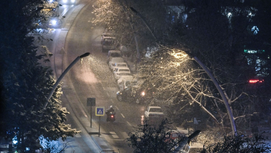 U TURSKOJ JE STANJE DRAMATIČNO Spasilačke službe su na terenu, sneg je negde dubok i po 5 metara!