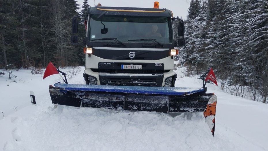 SNEGA IMA PREKO GLAVE Neverovatna slika sa Golije (FOTO)