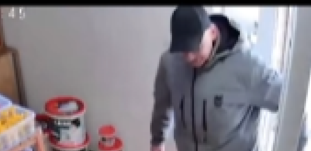 OBJAVLJEN UŽASAN SNIMAK SA SIGURNOSNIH KAMERA Muškarac ušao u crkvu, pa uradio nešto nezamislivo (VIDEO)