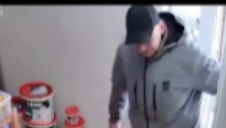 OBJAVLJEN UŽASAN SNIMAK SA SIGURNOSNIH KAMERA Muškarac ušao u crkvu, pa uradio nešto nezamislivo (VIDEO)