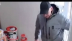 OBJAVLJEN UŽASAN SNIMAK SA SIGURNOSNIH KAMERA Muškarac ušao u crkvu, pa uradio nešto nezamislivo (VIDEO)